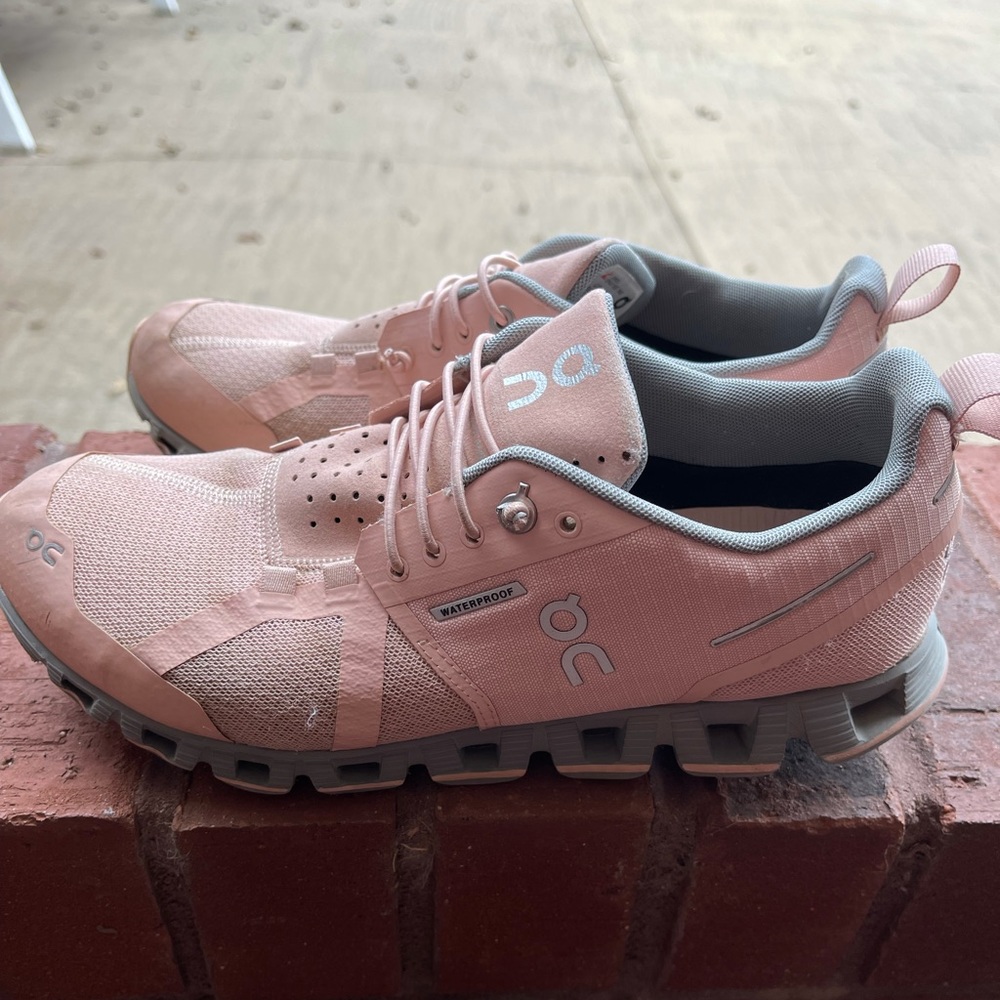 On Cloud waterproof Running shoes